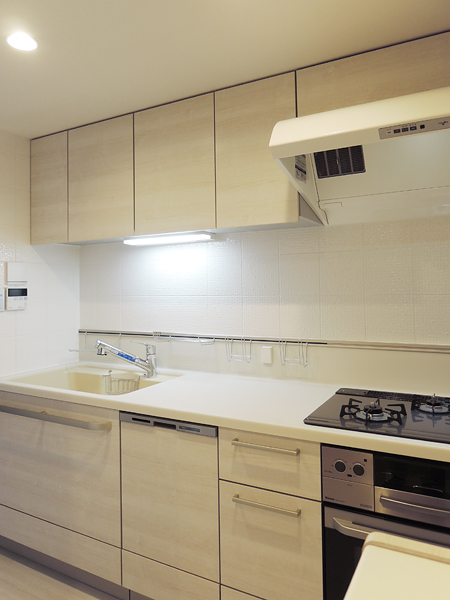 リビングを可動式の間仕切りで明るく広い空間に リビングを可動式の間仕切りで明るく広い空間に